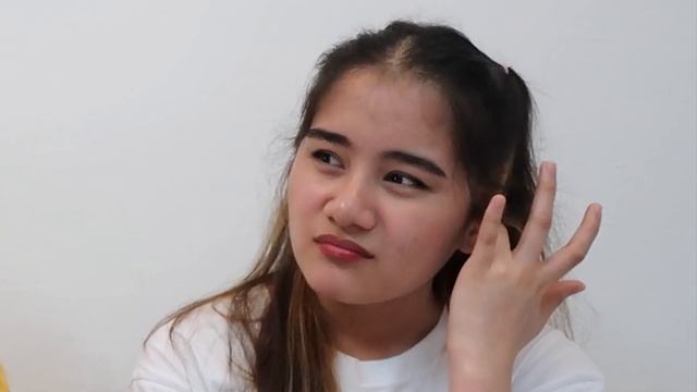 Korean snacks taste test | ESHANNE + AYIE + MOM смотреть онлайн