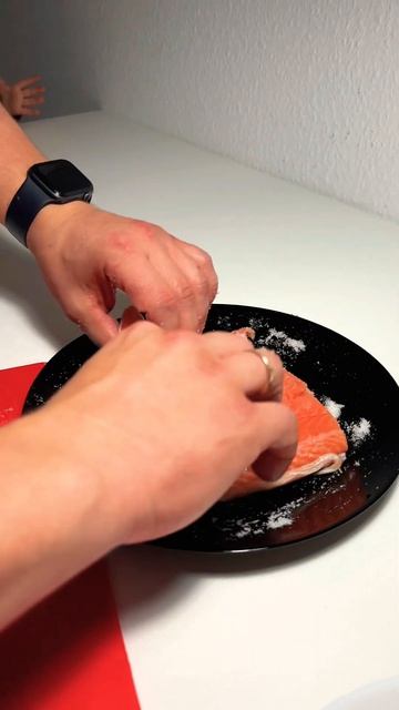 Как вкусно засолить красную рыбу дома! смотреть онлайн