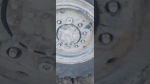 Замена колеса на КАМАЗе с кму в одну каску это просто.