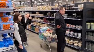 Флешмоб Катюша Луганск ТЦ "Манго"