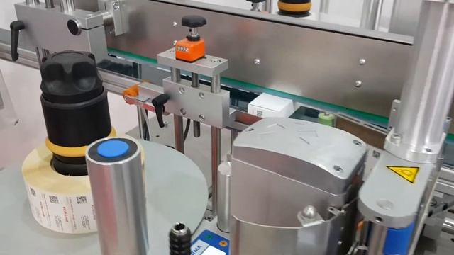 Этикетировка фармацевтических коробок двумя этикетками "защита от вскрытия" с сериализацией смотреть онлайн