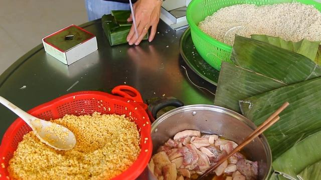 Viet life - Chung cake package on traditional Tet holiday in Vietnam смотреть онлайн