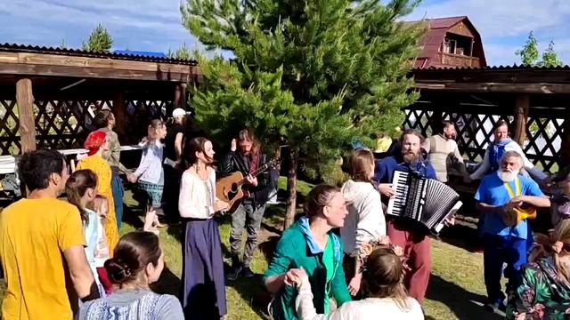 Степан Усач качает полянку на фестивале "Перволетье" смотреть онлайн