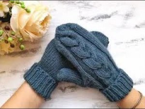 ВЯЖЕМ СПИЦАМИ ВАРЕЖКИ С КОСОЙ и АНАТОМИЧЕСКИМ ПАЛЬЧИКОМ