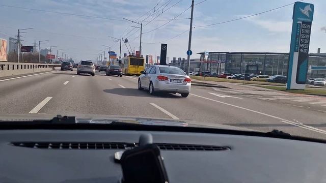 Как безопасно выполнять перестроение на машине смотреть онлайн