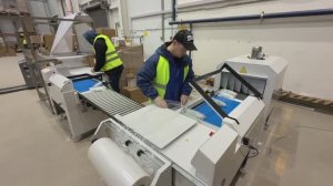 Упаковка продукции для маркетплейсов Wildberries в ВПП и ПОФ на Полуавтомате Smipack FP560A+T450