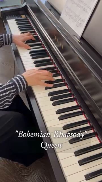 Queen - Bohemian Rhapsody / Queen - Богемская Рапсодия смотреть онлайн