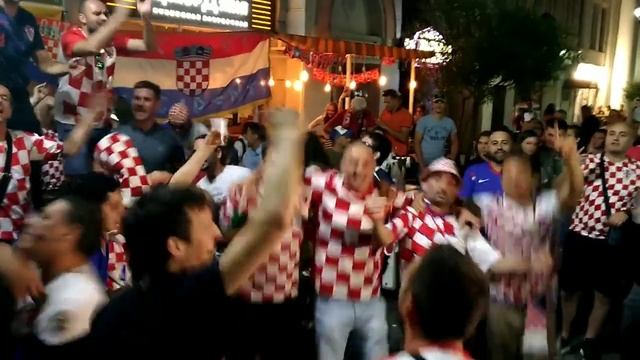 Хорватские болельщики на Большой Покровской смотреть онлайн
