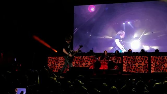 Bobby Dall Pink Panther bass solo Poison Jiffy Lube Live Bristow, VA June 17th, 2018 Washington, DC смотреть онлайн