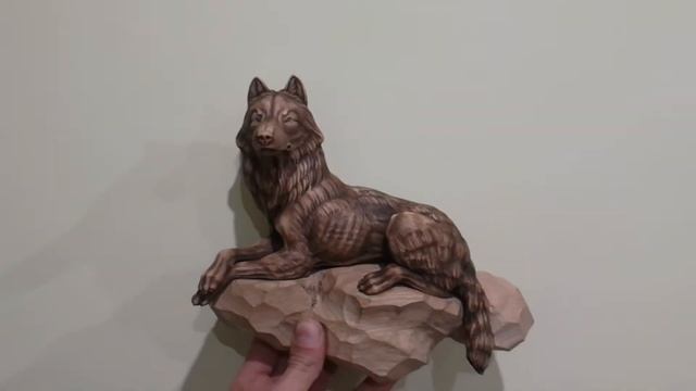 Carving handcraft Wolf wooden sculpture. смотреть онлайн