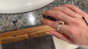 ASMR tapping & scratching around my house / АСМР постукивания и царапанье повсюду в доме