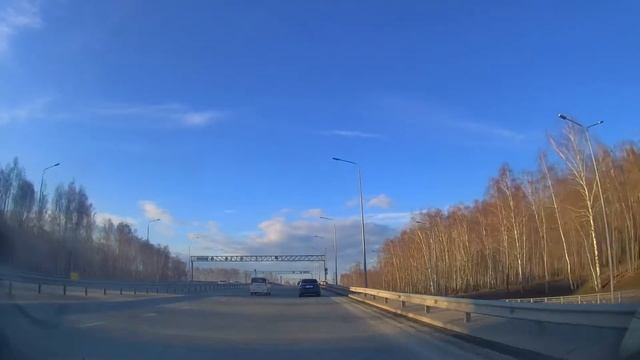 Движение на автомобиле по Тюмени до Кванториума, музыкальной школы по Мельникайте и обратно смотреть онлайн