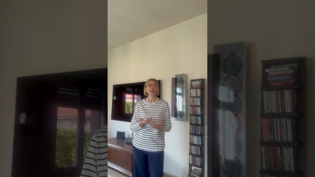 Раскрыт секрет почему франзуженки носят майку в полоску🤔 смотреть онлайн