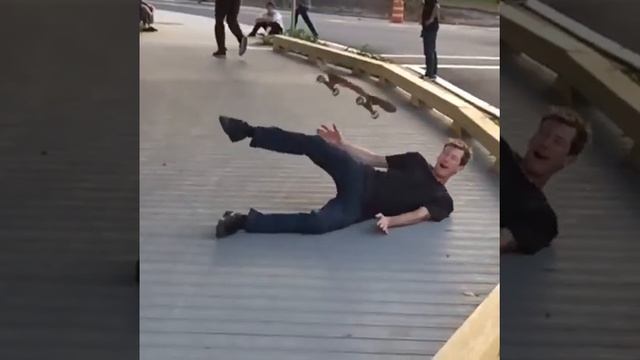 Skateboarder Falls after Attempting High Five смотреть онлайн