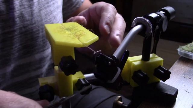 EASY and CHEAP Fly Dubbing Tool for Fly Tying смотреть онлайн
