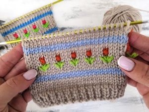 Красивый узор с цветочками спицами для вязания свитеров, шапок, платьев