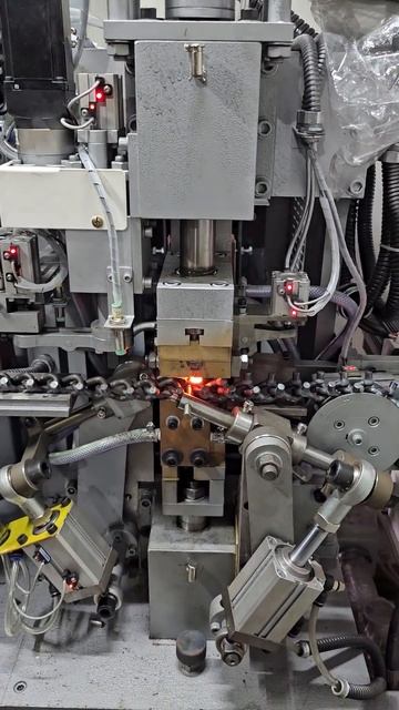 www.polywincn.com, Auto stud welding machine, Станок автоматической сварки цепей противоскольжения смотреть онлайн
