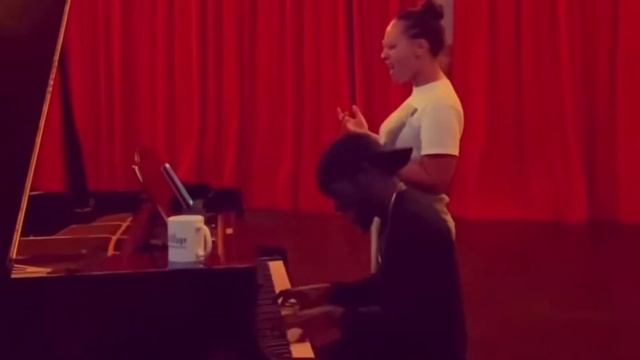 Jasmine Cephas Jones Hits a G6 in New Song!!!!!!!!!! смотреть онлайн