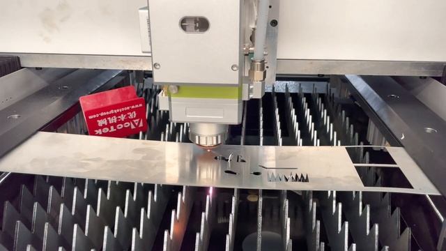 Aluminium Stainless Steel AKJ6040F Fiber Laser Cutting Machine Mini 600*400mm 02  Deedy Acctek