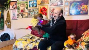 Кому скучно смотрите нас! Люся СКАЧЕТ КАК БЕЛКА, а все питомцы хотят к обезьянам