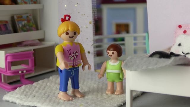 Playmobil en español Anna y Lena solas en casa - La Familia Hauser смотреть онлайн