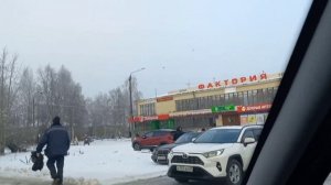 12/11 23 СИДИТ В СНЕГУ. СОСЕД ВЫРУЧИЛ. СОЧИНЯЕТ НА ХОДУ. ЧТО МЕШАЕТ ТАНЦОРУ? 5500, КАК С КУСТА.