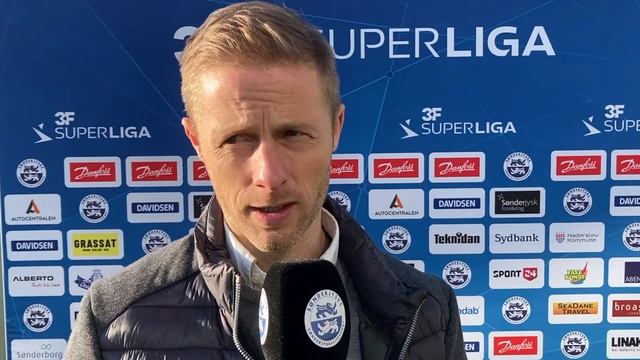 Hansen glæder sig over anden halvleg смотреть онлайн