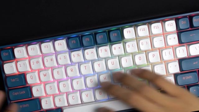 新晋黑马，御斧R系列三模无线机械键盘开箱 смотреть онлайн