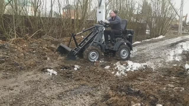 Мини-трактор погрузчик ТОР-35 весна Mini tractor loader TOR-35 spring смотреть онлайн