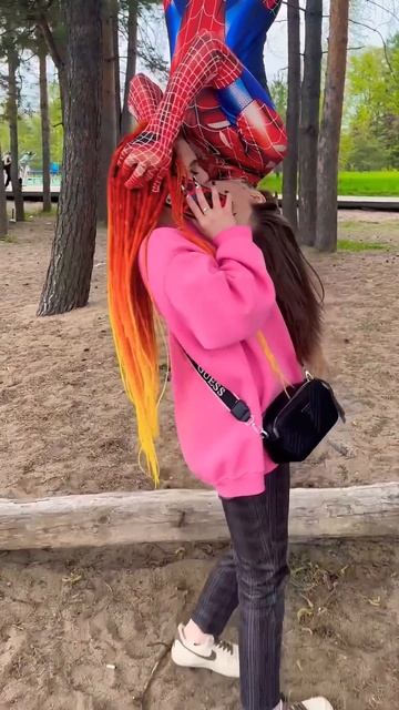 prank spiderman/kiss💋🤤 #reaction #prank #shortvideo смотреть онлайн