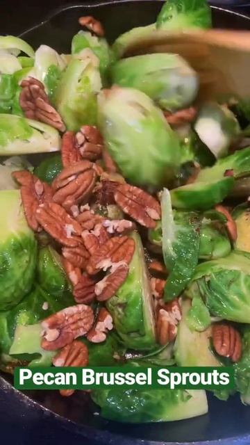 Pecan Brussel Sprouts in Cast Iron Skillet смотреть онлайн