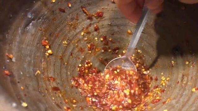 Lao Food: How I Make Simple Spicy Green Mangoes Dipping Sauce смотреть онлайн