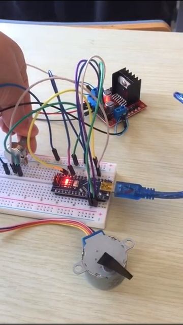 Application of alternating voltage to a synchronous motor (‘MOTOR-BLDCM) смотреть онлайн