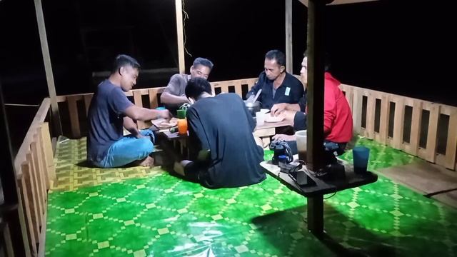 Membangun toilet di rumah rakit terapung//di guyur hujan deras bersama kawan". смотреть онлайн