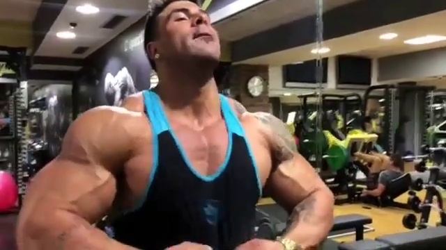 Omar Pellejero flexing смотреть онлайн