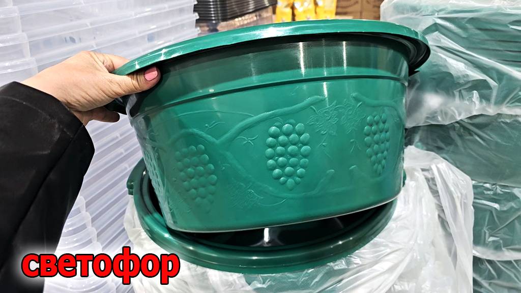 О боже.Магазин Светофор скоро просто треснет от товара.Все везут и везут.Апрель 2025 смотреть онлайн