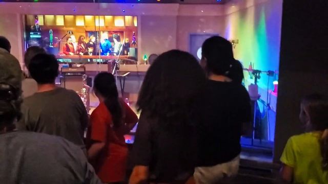 Отдал Микки Маусу последние деньги. Диснейворлд во Флориде. Мигрант в США накопил на отпуск. смотреть онлайн