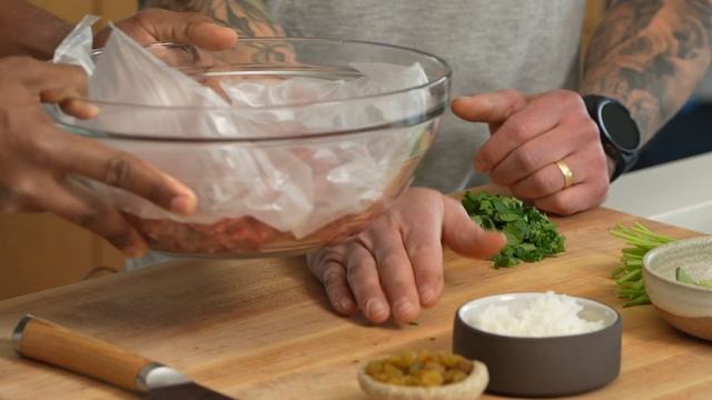 Michael Chernow's Bison Meatballs & Paleo Pasta смотреть онлайн