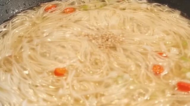 清湯素面，吃一碗好吃到見碗底的素麵｜Vegetarian noodles смотреть онлайн