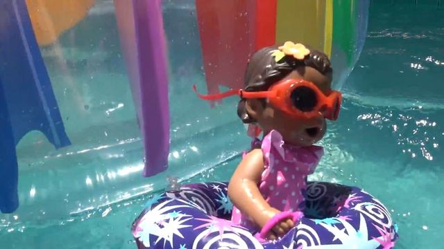 BABY ALIVE has FUN in the SUN! POOL PARTY! The Lily and Mommy Show. The TOYTASTIC Sisters. смотреть онлайн