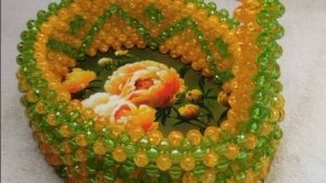 Корзинка из бусин.