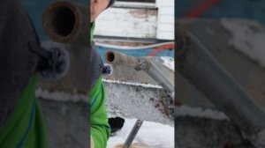 Как починить садовую тачку  с красным колесом если отвалилась ручка ?)