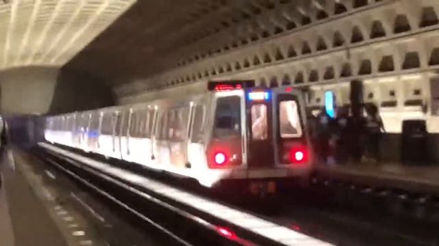 WMATA Alstom Consists on the Blue Line departing Pentagon City смотреть онлайн