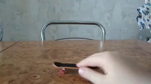 показываю ТОП 3   Классных  трюков на игрушечном скейте