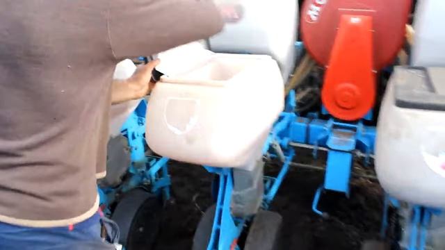 Садим арбуз Crimson Sweet трактором Zetor Forterra// сеялка Monosem NX ME//Sowing Watermelon