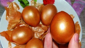 Яйца на пасху, золотистые в луковой шелухе