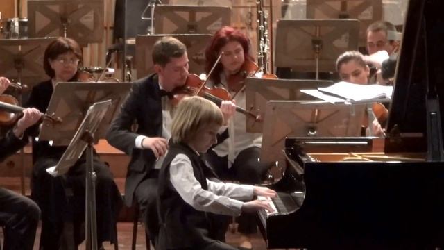Bach Concerto D minor BWV 1052 (all mov.), Alexander Denisov (piano) смотреть онлайн