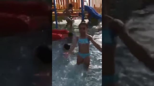 Амина в Баку отдыхает🌊 смотреть онлайн