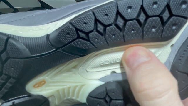 #распаковка - кроссовки New Balance M2002 