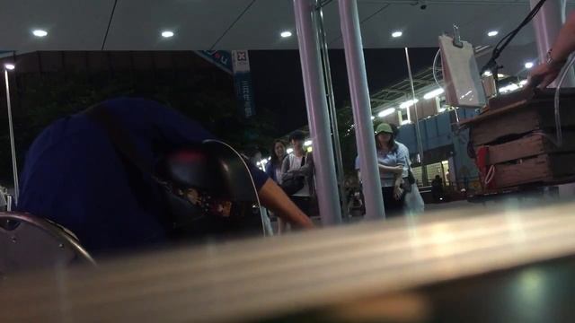 They Long to Be Close to You (cover with talkbox and guitar on the street) смотреть онлайн